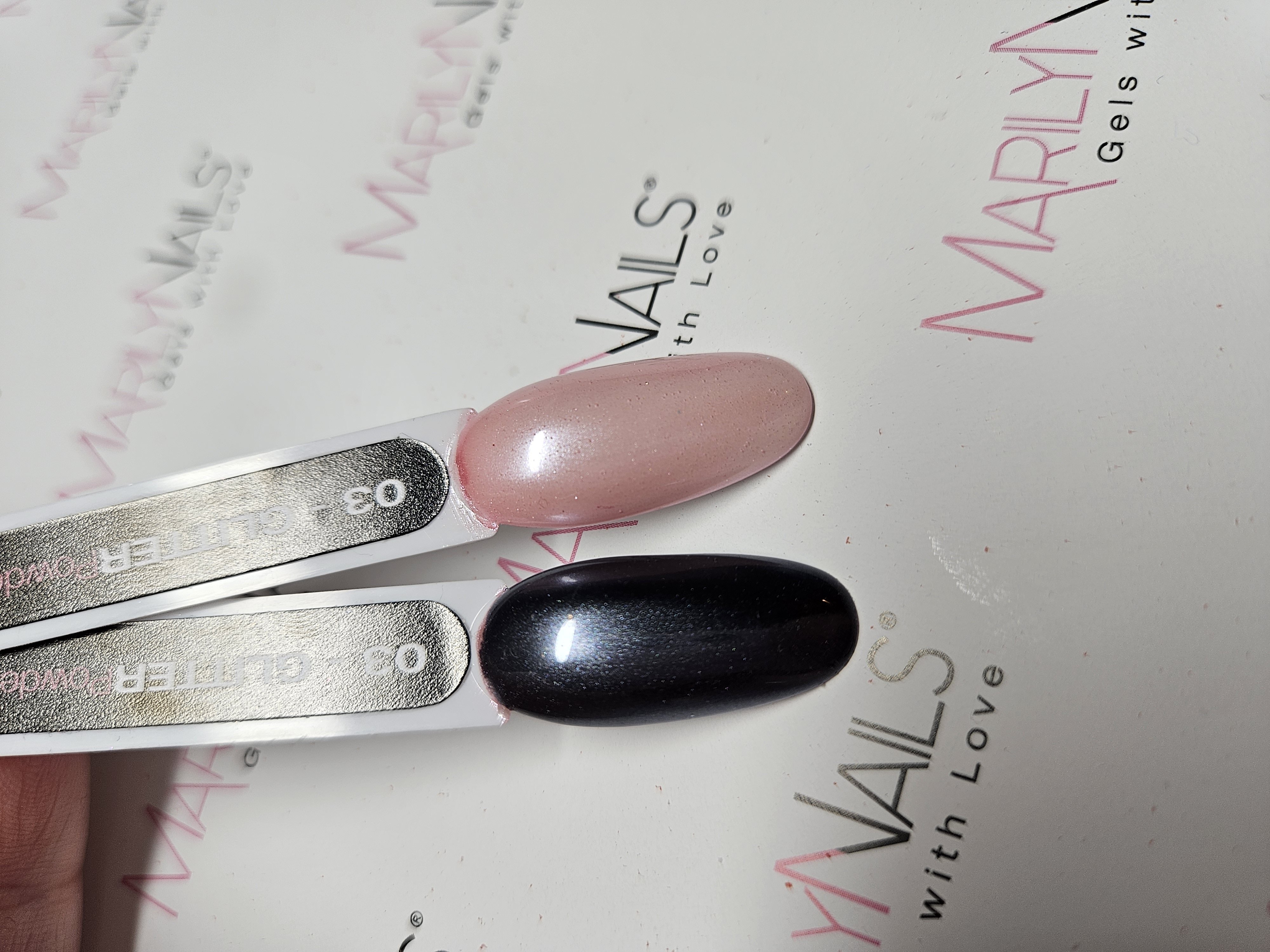 Semitransparent lyser�d chrome #3